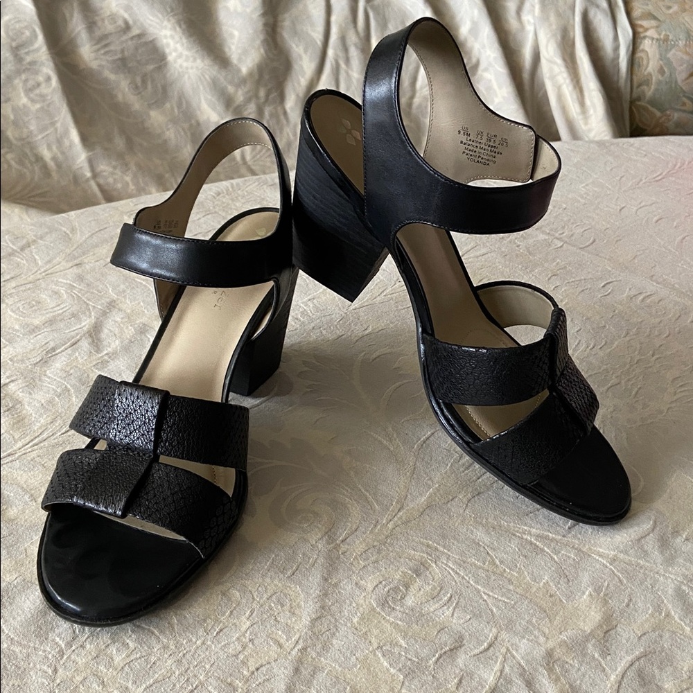 New. Naturalizer Leather Sandals